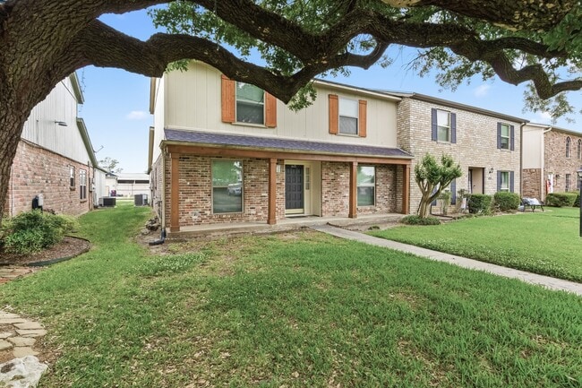 Building Photo - 445 Longmeadow Dr