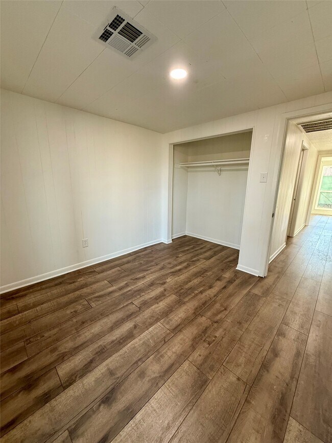 Building Photo - 457 Impala Dr
