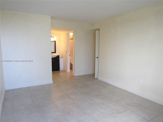Building Photo - 250 180th Dr