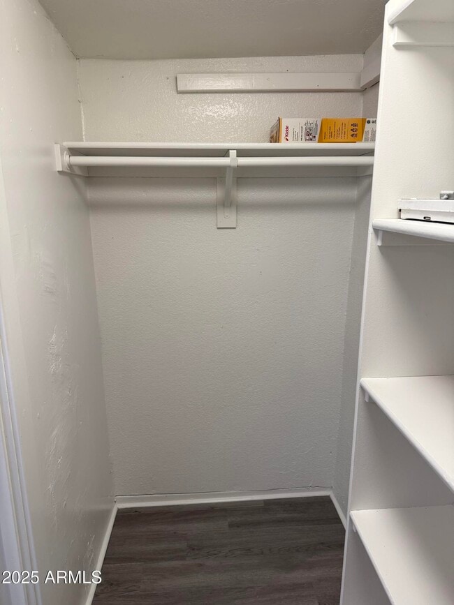 Building Photo - 2536 W Morten Ave