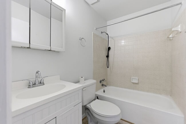 Building Photo - Charming 3 BR/2.5 BA Single-Family Home in...