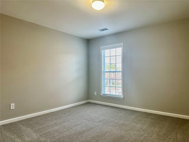 Building Photo - 697 Oracle Dr NE