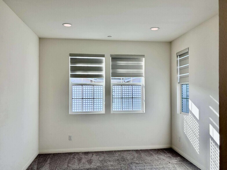 Building Photo - 8906 Jasmine Dr