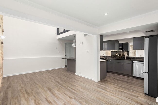 Building Photo - ALAMO HEIGHTS  |  TOWNHOME  |  REMODELED  ...