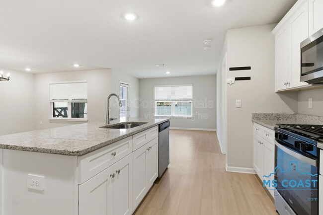 Building Photo - 1042 Enclave Cir