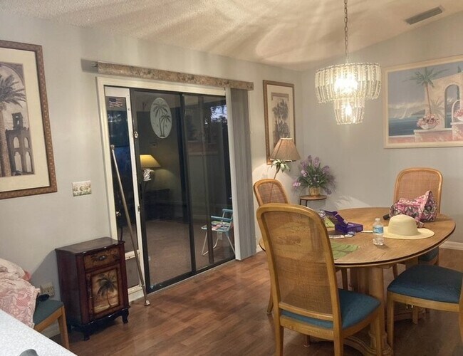 Building Photo - 1565 Glentry Ln