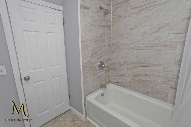 Building Photo - Single Family Home just minutes away from E. Longmeadow!