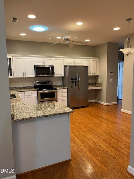 Building Photo - 1021 Thistle Briar Pl