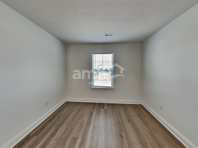 Building Photo - 9151 Henley Ave