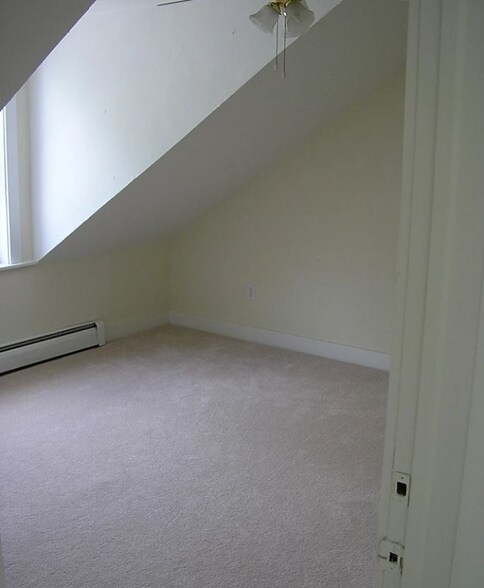 Building Photo - 536 W 5th St