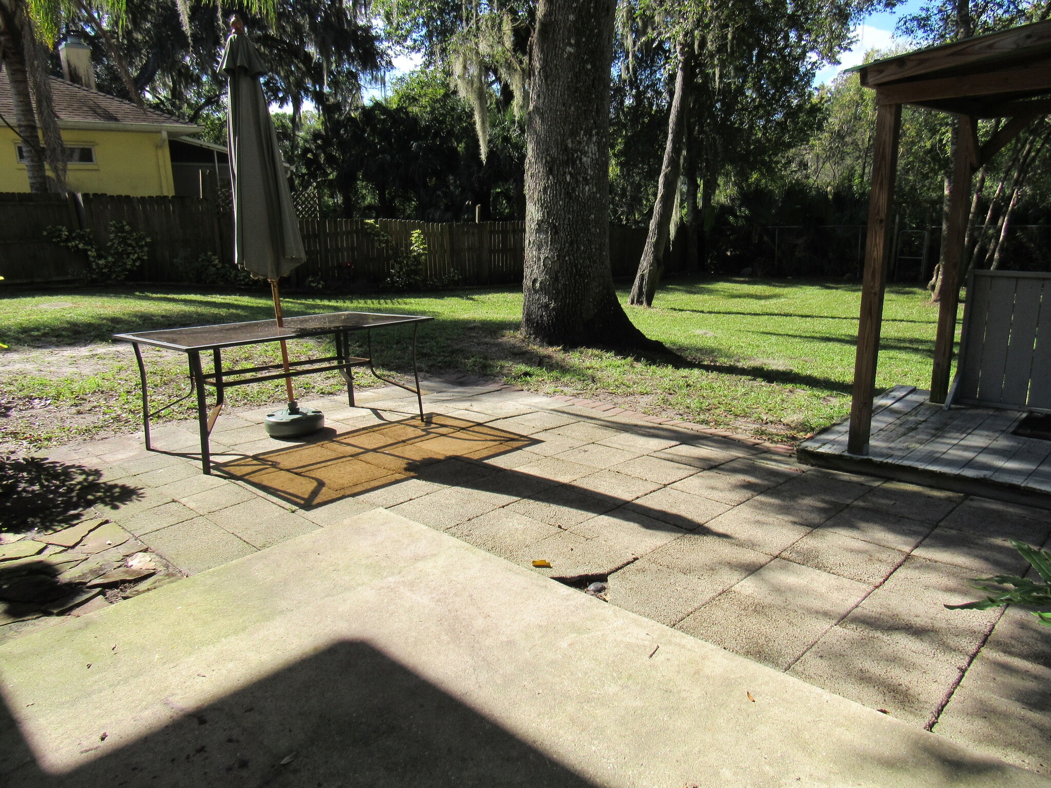 Patio - 828 S Duss St