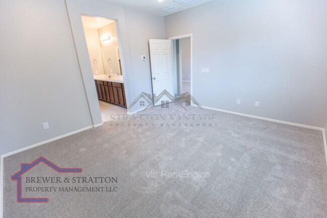 Building Photo - 495 E Rio Pl