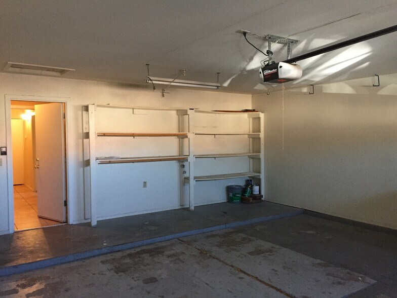 Building Photo - 741 W Hackamore St