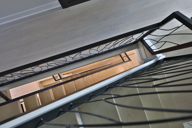 Building Photo - 2541 Turner St