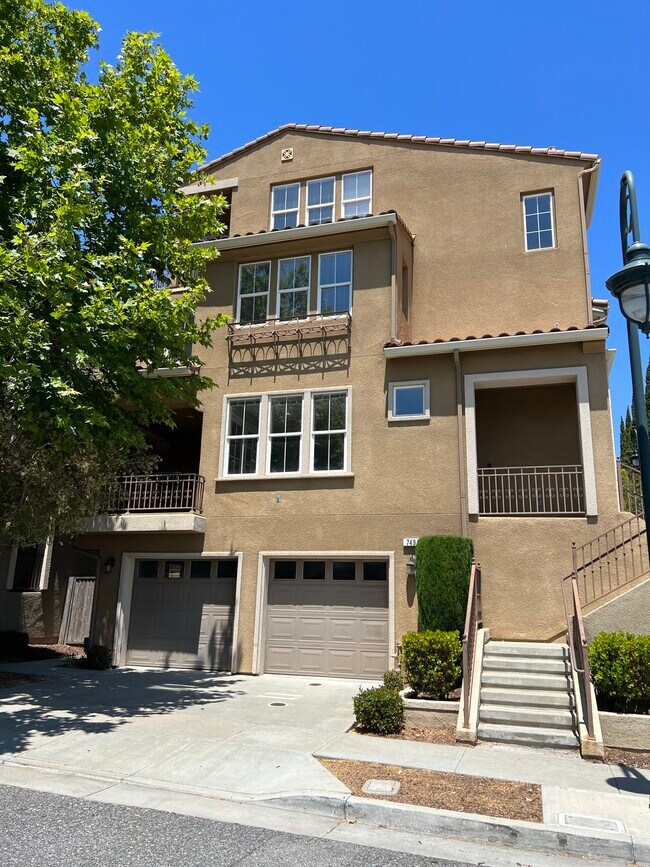 Building Photo - 749 Batista Dr