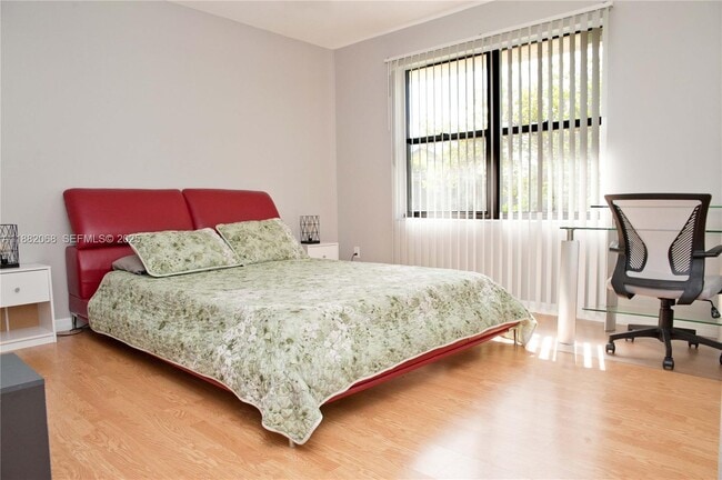 Building Photo - 722 SE Thanksgiving Ave