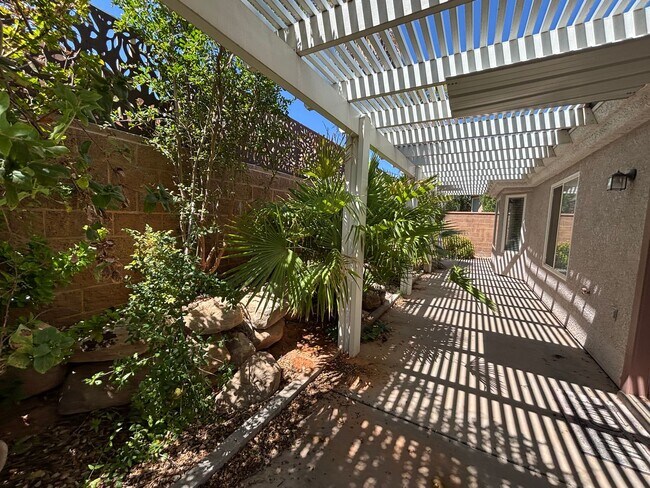 Building Photo - HOME FOR RENT IN SUN RIVER