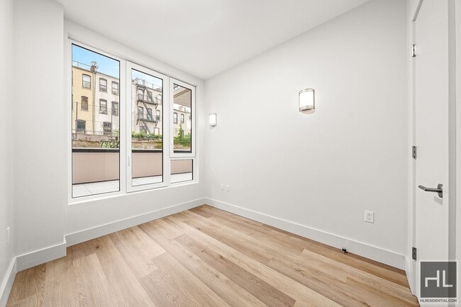 Building Photo - BRUCKNER BOULEVARD