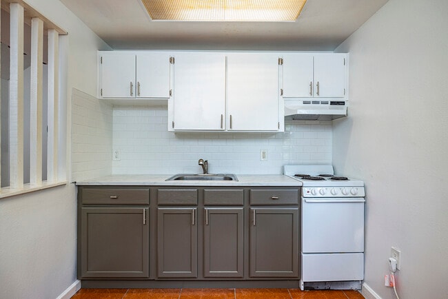 Building Photo - 2166 Bradford St