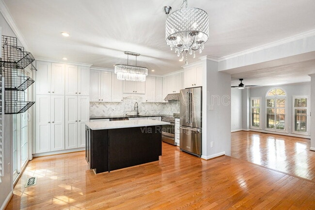 Building Photo - 6107 Summer Park Ln