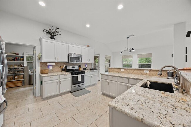 Building Photo - 15609 Royal Dublin Dr