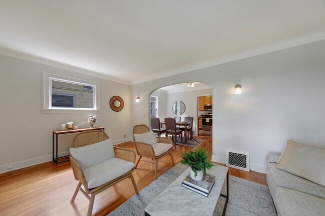 Building Photo - Charming 3BR Townhome in Seattle