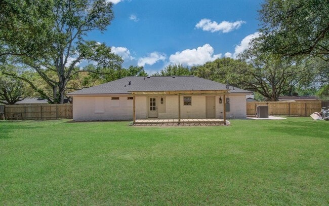 Building Photo - 624 Willow Ln