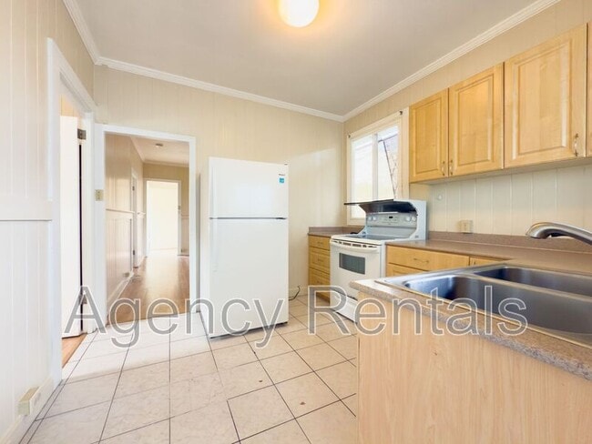 Building Photo - 839A McCully St
