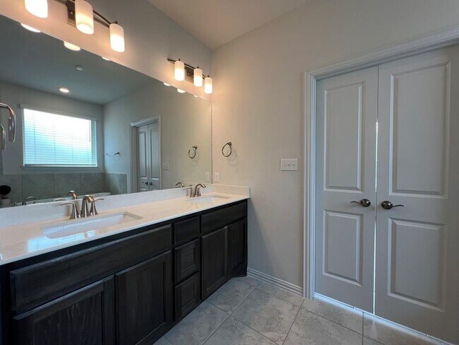 Building Photo - 2018 Matlock Cir