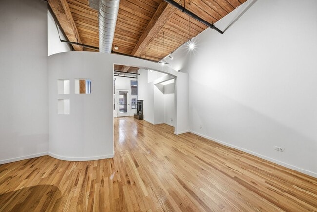 Building Photo - 1000 W Washington Blvd