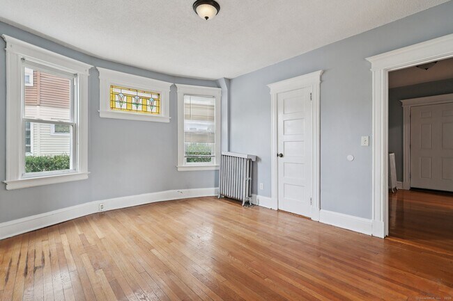 Building Photo - 15-17-17 Mountford St