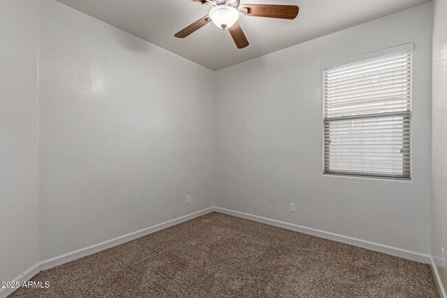 Building Photo - 23759 W Magnolia Dr