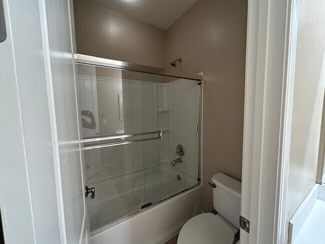 Building Photo - 15005 Via Messina Dr