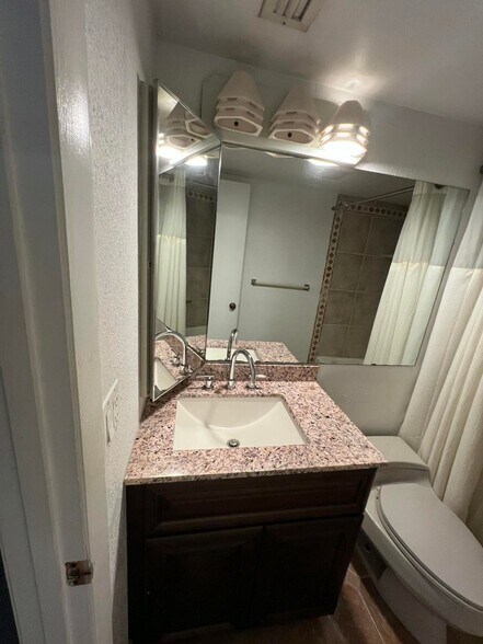 Building Photo - 3216 Spanish Wells Dr