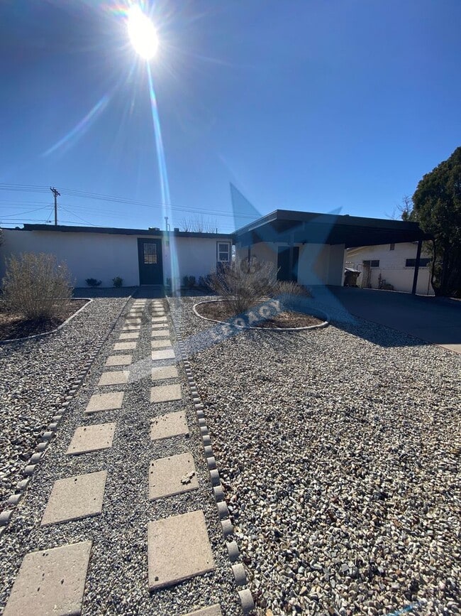 Building Photo - Fully Remodeled 3 bd home