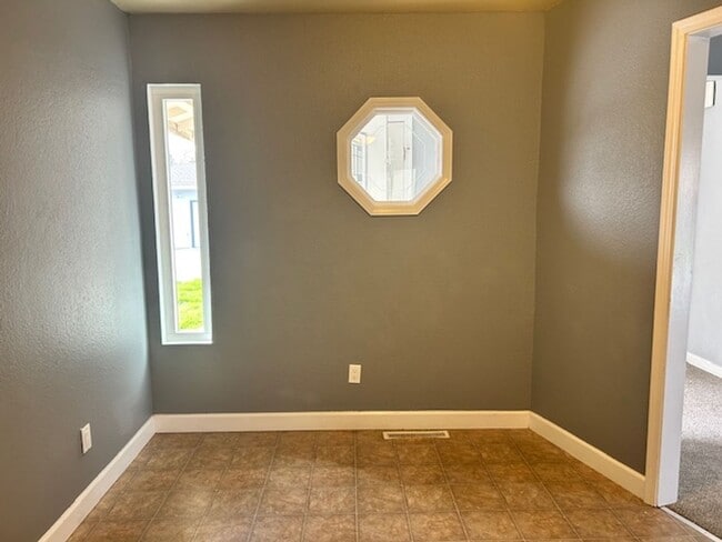 Building Photo - Single Level 3 Bedroom 2 Bath House in Rohnert Park