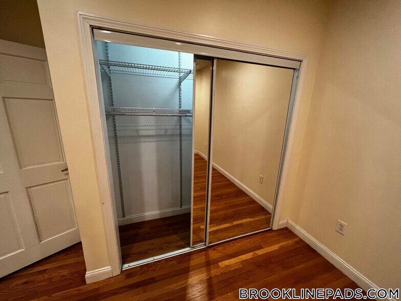 Building Photo - 1801 Beacon St