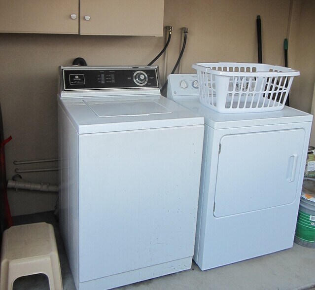 Building Photo - 655 Pomona Ave