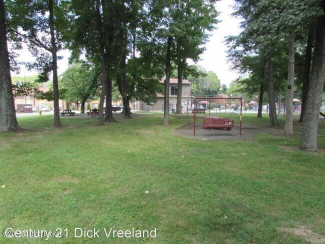 Building Photo - 2 br, 1 bath House - 7084 Wildwood Circle #83