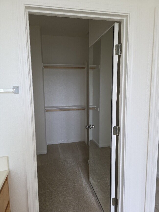 Building Photo - Beautiful house for rent in Folsom 4 bd 3 bath 1920 sq feet