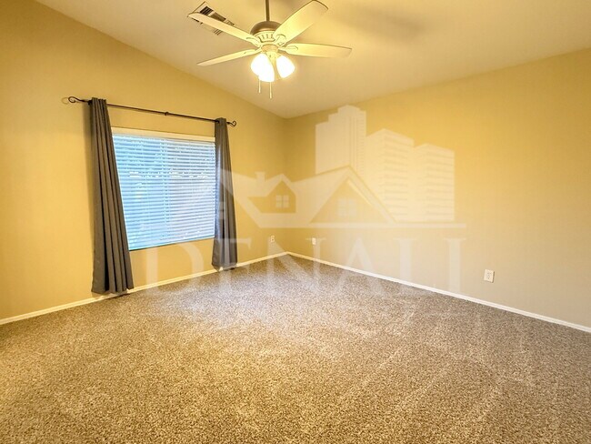 Building Photo - 923 E Monterey St