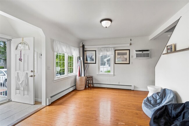Building Photo - 306 McCall Ave