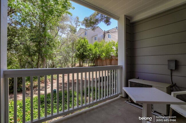 Building Photo - 905 Sunrose Ter