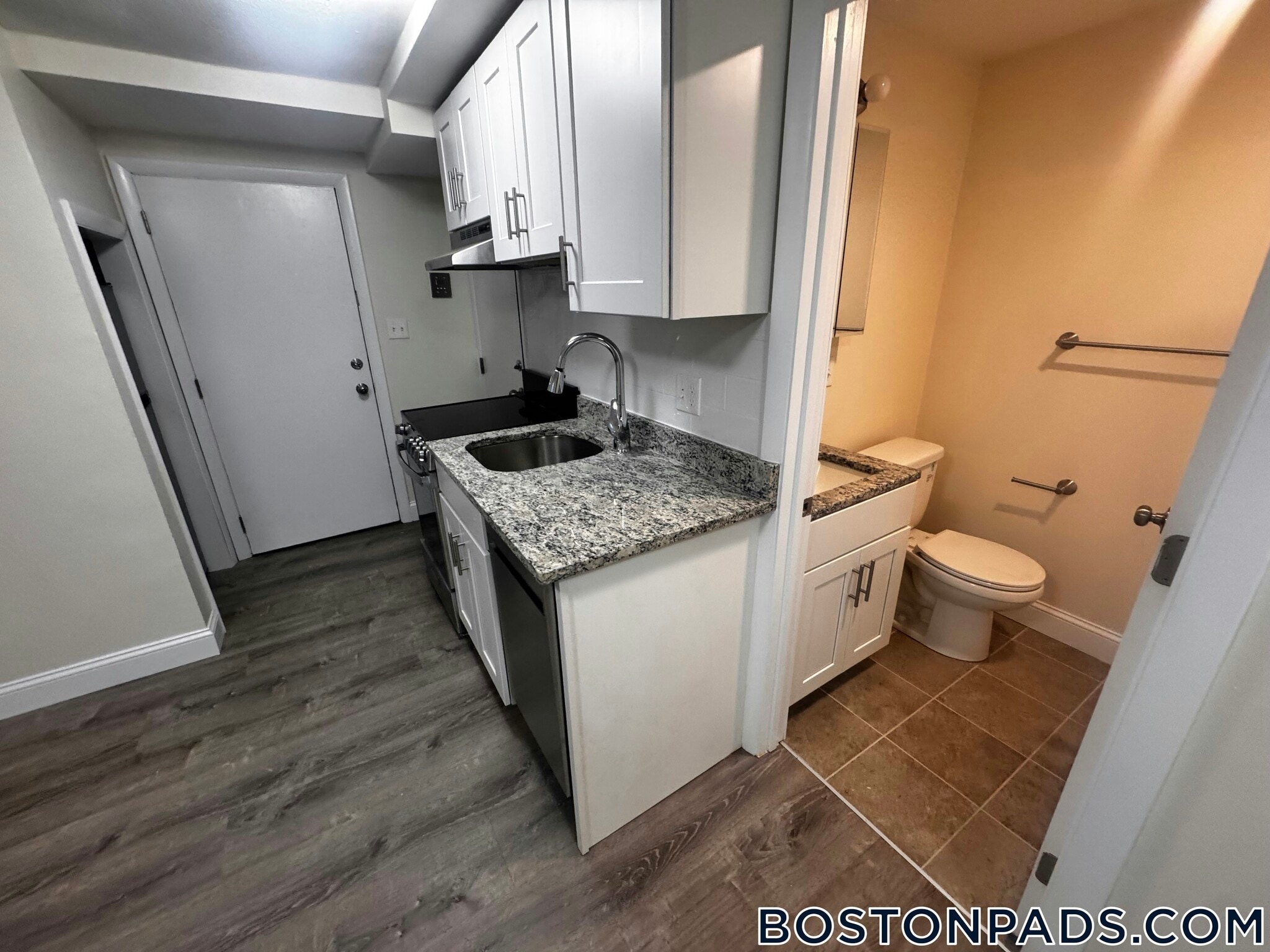 Building Photo - 11 River Dr