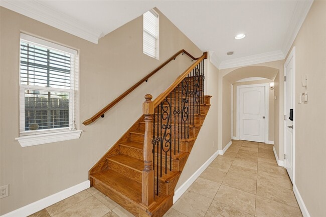 Building Photo - 2736 Cortlandt St