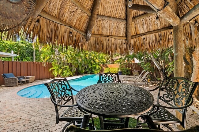 Building Photo - 219 NE 17th Ave