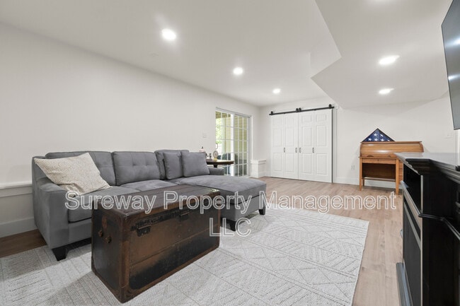 Building Photo - 13 Grist Mill Ct