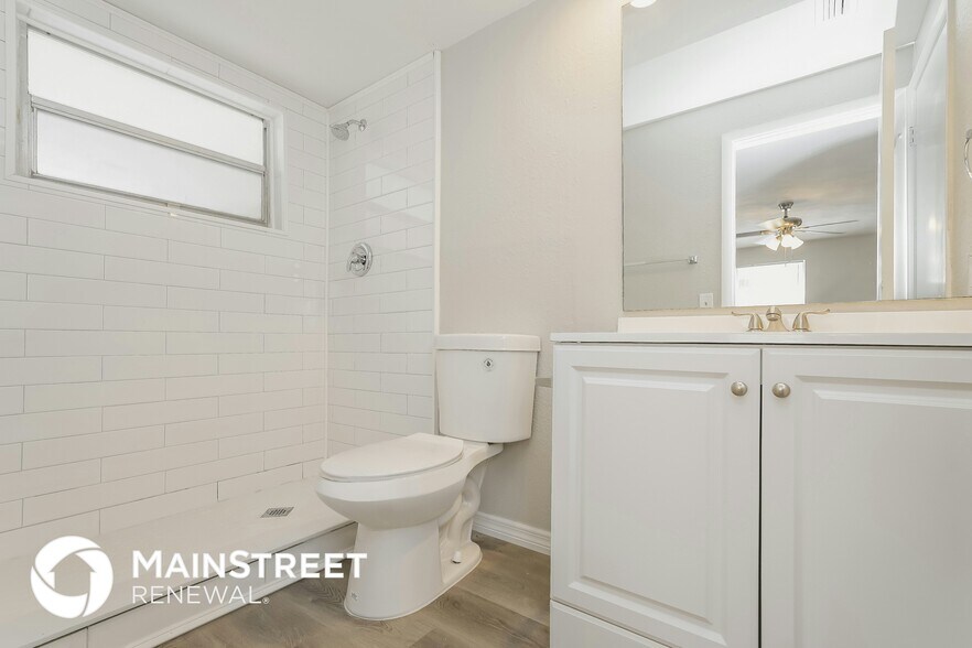 Building Photo - 6022 Halifax Dr