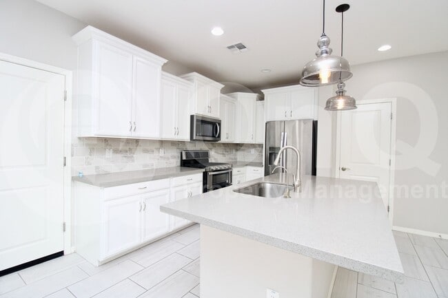 Building Photo - 17221 N 9th Pl