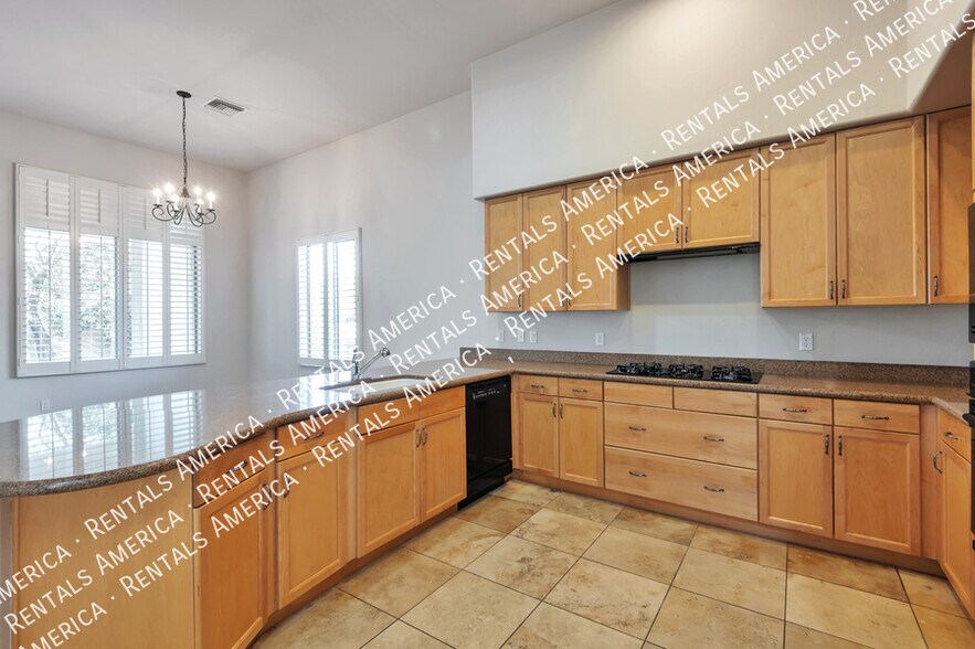 Building Photo - 1033 W Par 4 Dr